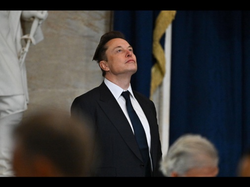 Musk, 'propaganda sul braccio teso, stop fondi a Wikipedia'