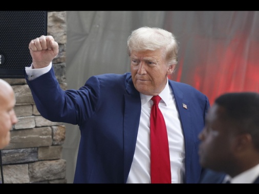 Trump alle aziende, 'producete in Usa o dovrete pagare dazi'