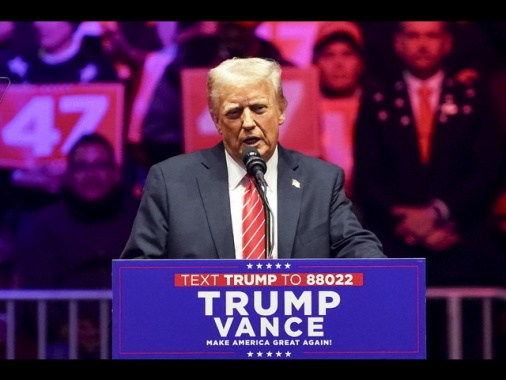 Trump, 'il green deal un imbroglio, comprate le auto che volete'