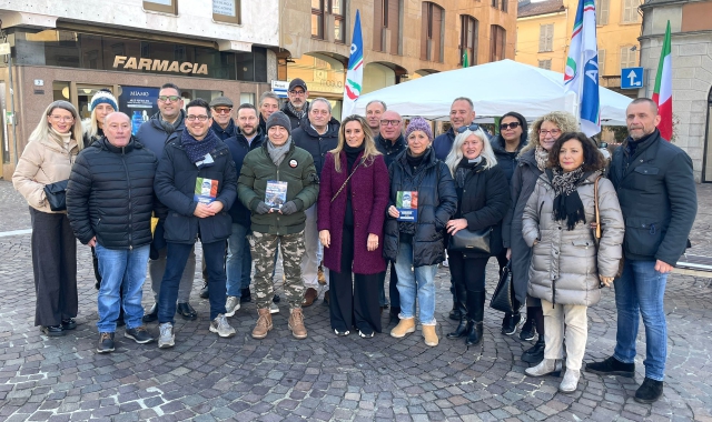Sostegno alle forze dell’ordine, raccolta firme di Fratelli d’Italia