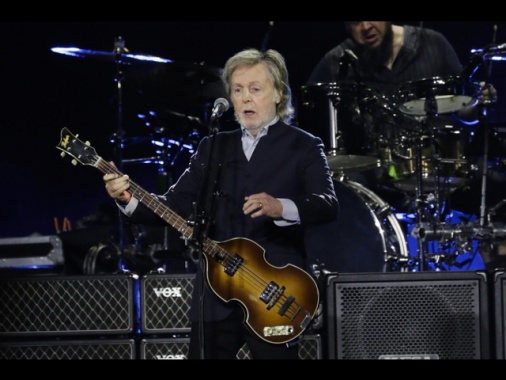 L'allarme di Paul McCartney, l'IA minaccia la musica