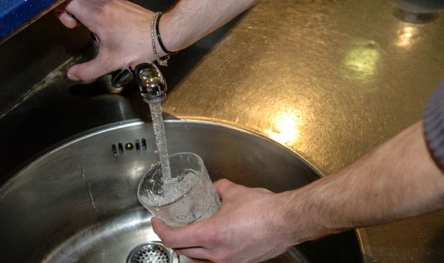 Pfas nell’acqua: cosa esce dai nostri rubinetti