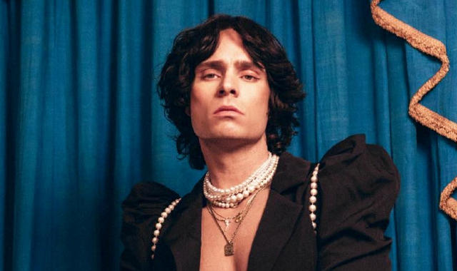 Il carismatico Spencer Sutherland talento poliedrico glam pop