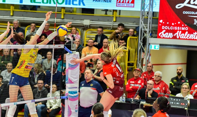 Conegliano troppo forte, Uyba travolta