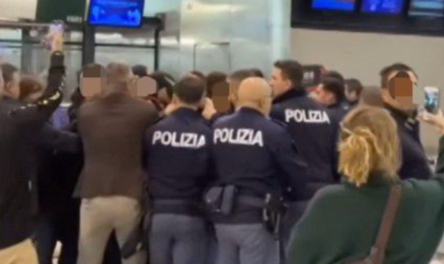 Il 9 gennaio scorso allo scalo di Malpensa attivisti arrivati da Torino manifestarono al Terminal 1: alcuni poliziotti furono spintonati