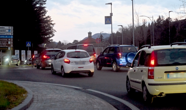 Varese, il traffico, le soluzioni: «Meno auto in centro e mobilità sostenibile»