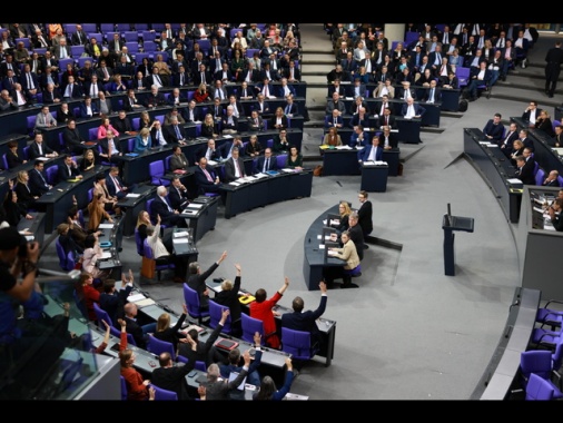 Respinta al Bundestag la legge sulla stretta ai migranti