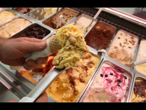 Nel paniere Istat shorts e cono gelato, esce tampone Covid