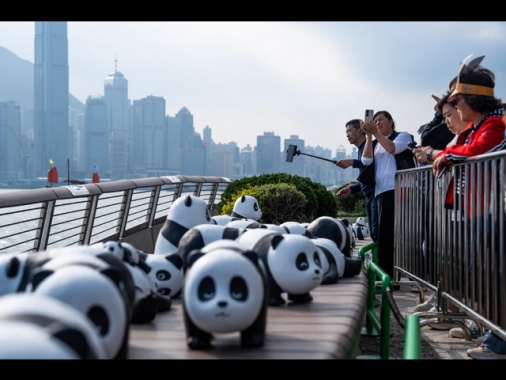 Borsa: Hong Kong chiude a +2,83% malgrado dazi Cina a Usa
