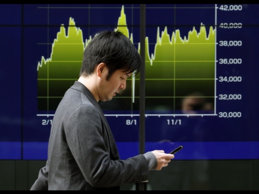 Borsa: l'Asia incerta di fronte ai dazi Usa, debole Hong Kong