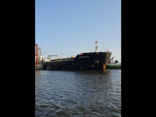 Esplosione su petroliera in porto russo, Mosca apre un'inchiesta