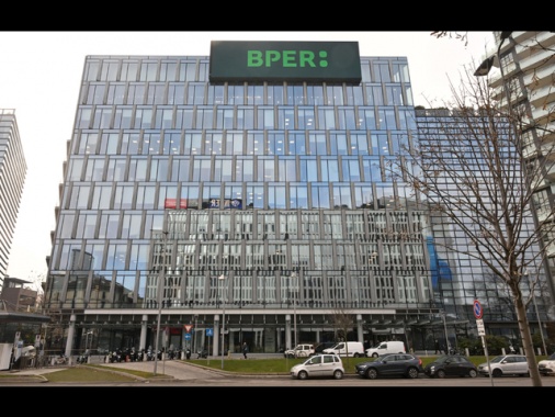 Borsa: Milano +0,22%, deboli le banche