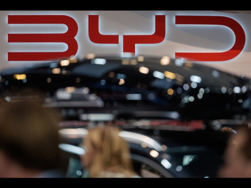 Byd lancia software e-car con IA DeepSeek e guida autonoma