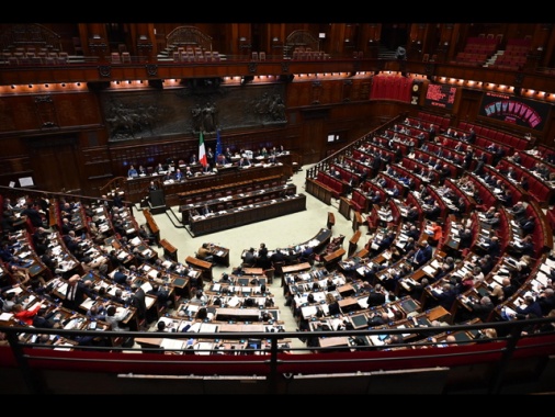 Nuovo stop a pdl settimana corta, protesta opposizioni