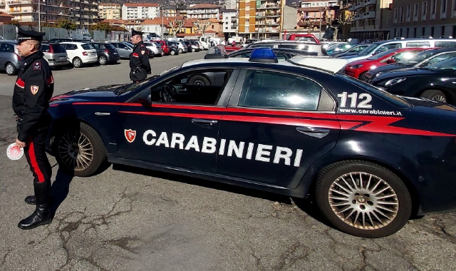I carabinieri del Comando provinciale di Verbania, e i colleghi del Nucleo Ispettorato del Lavoro di Omegna hanno effettuato i controlli nei due bar (foto Archivio)