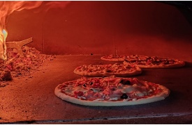 Hai voglia di una pizza o desideri maggiori informazioni? Siamo qui per te! 1