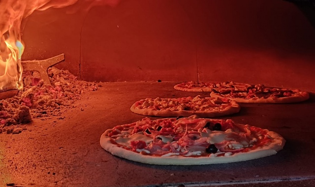 Hai voglia di una pizza o desideri maggiori informazioni? Siamo qui per te! 2