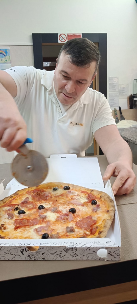Hai voglia di una pizza o desideri maggiori informazioni? Siamo qui per te! 17