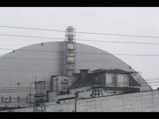 Zelensky, 'drone russo su copertura impianto Chernobyl'