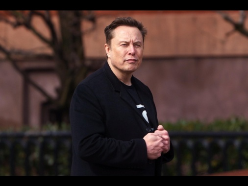 Musk sfida OpenAI e DeepSeek, lancia nuovo modello di IA Grok 3