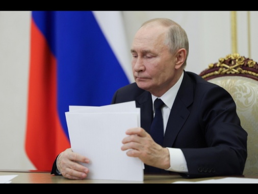 Putin, 'l'isteria di Kiev è inappropriata'