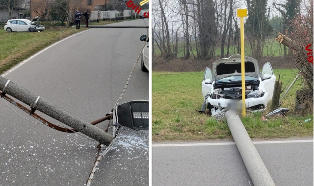 Lo schianto, il palo abbattuto, l’auto colpita