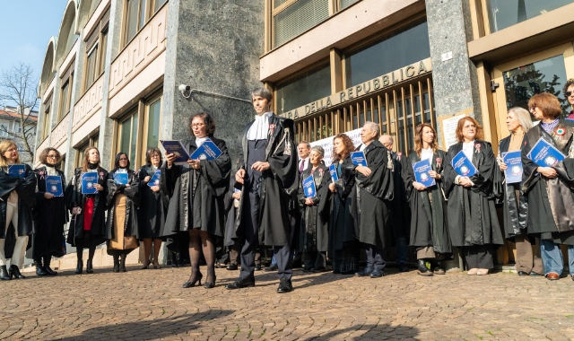 La protesta dei magistrati a Busto Arsizio (foto Cogotti - Blitz)