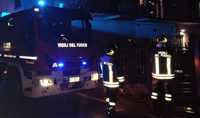 Legnano, fiamme in un appartamento