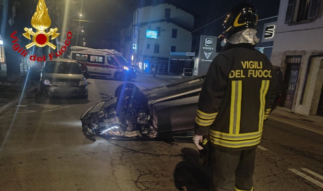 L’auto ribaltata in viale Belforte