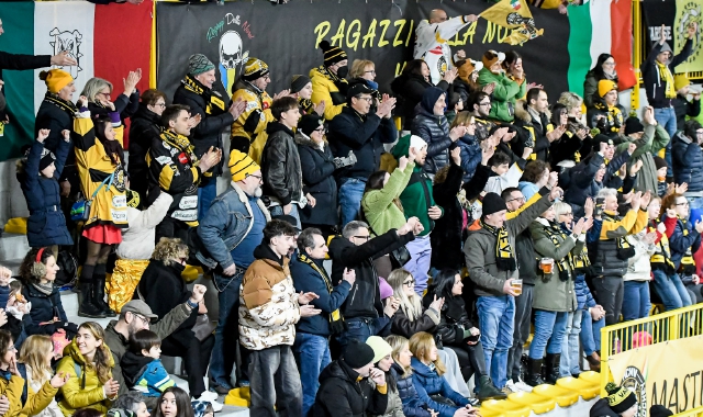 Il popolo giallonero questa sera all’Acinque Ice Arena può come sempre dare una spinta importante ai Mastini in gara-3 contro l’Alleghe (foto Blitz)