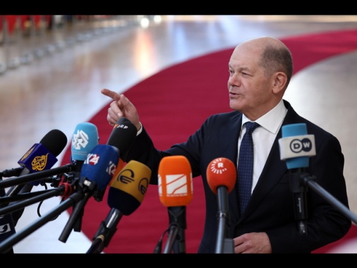 Scholz, 'ombrello nucleare Ue? Non rinunciamo alla Nato'
