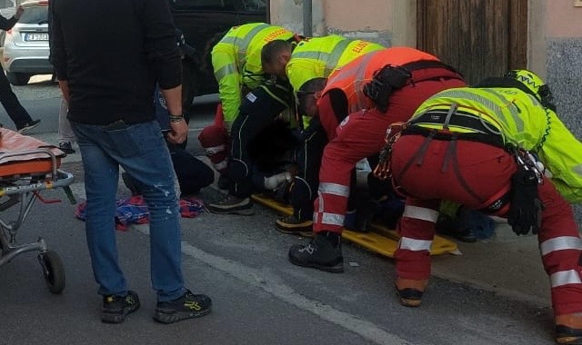 In bici contro un'auto: bambino ferito ad Arcisate
