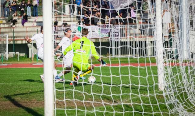 Il gol di Ambrosini a inizio ripresa aveva deciso la sfida dell’andata tra Legnano e Meda (foto Pubblifoto)
