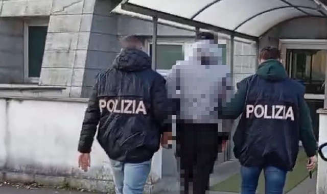 Uno degli arresti eseguiti dalla Squadra mobile