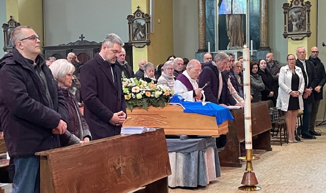 Il funerale della chiesa di Gazzada (foto Angelo Puricelli)