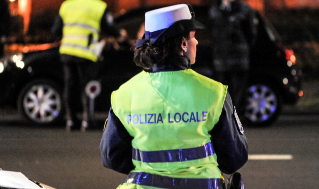 La polizia locale ha sequestrato la Lotus segnalata dai cittadini (foto Archivio)