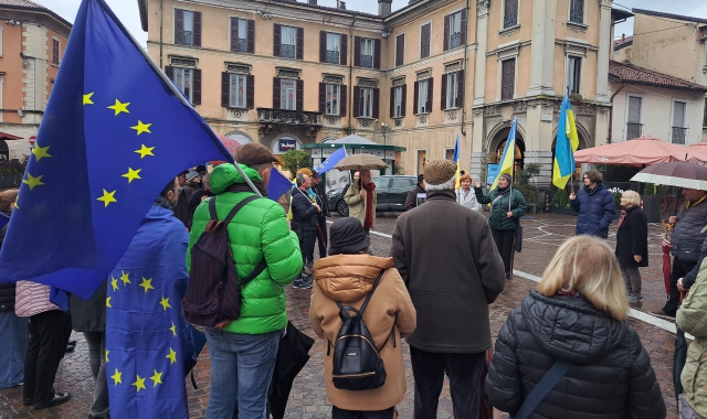 La manifestazione in piazza Libertà a Gallarate