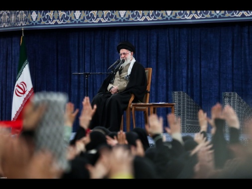 Khamenei, 'attacchi Usa allo Yemen devono essere fermati'