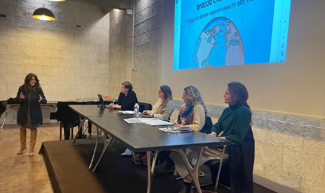 Nella sede di VareseVive l’incontro organizzato dalla Conferenza delle Donne Democratiche (foto Blitz)