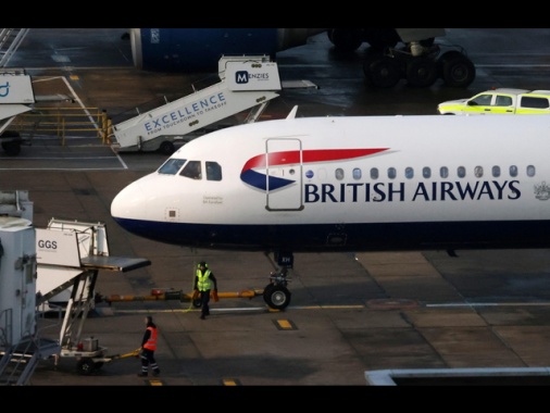 Cancellati 5 voli British Roma-Londra per incendio Heathrow