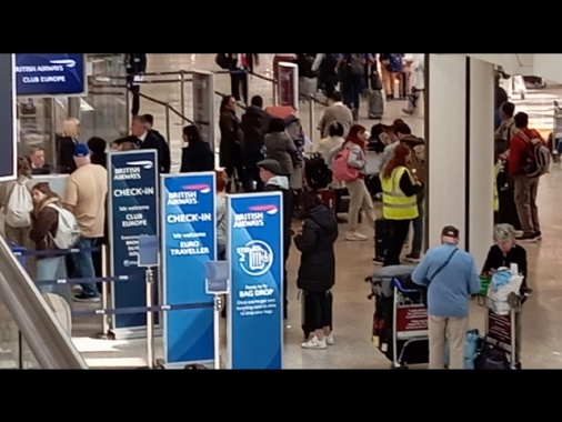 Heathrow annuncia la ripresa parziale dei voli per stasera
