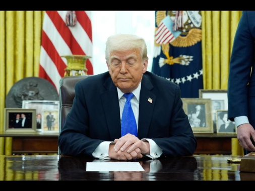 Trump, 'la Nato è forte ma senza di noi non lo sarebbe'