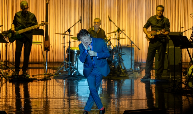 Massimo Ranieri al Teatro di Varese (foto Andrea Cogotti, Blitz)