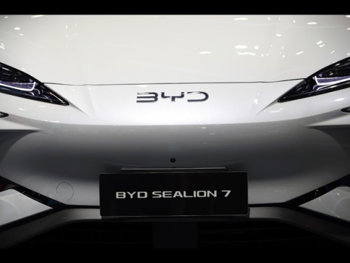 Byd batte Tesla per ricavi nel 2024, supera i 100 miliardi