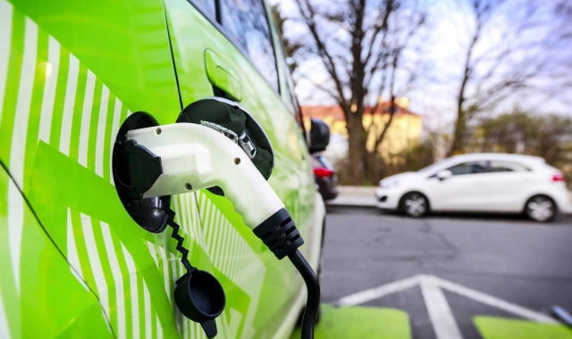 Immatricolazioni in calo, ma cresce l’elettrico