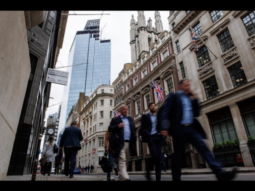 Borsa: l'Europa in rosso attende Wall Street, Milano -0,3%