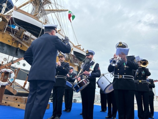 Venezia accoglie l'Amerigo Vespucci, 'incontro tra due signore'