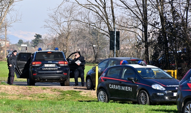 Controlli dei carabinieri nei boschi della droga (foto archivio)