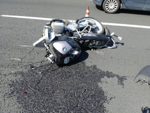 ++ Auto falcia cinque moto sulla Gardesana, un ferito grave ++