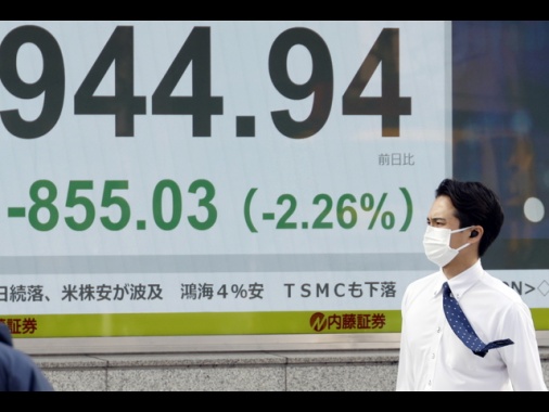 Borsa: Tokyo, apertura in sostenuto calo (-3,02%)
